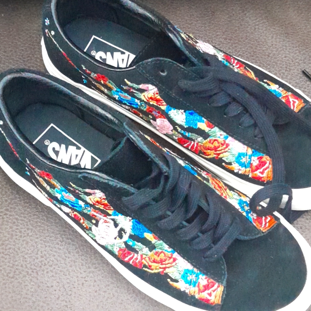 Embroidered Vans.                             Unisex Womens 7 and  Mens 5.5